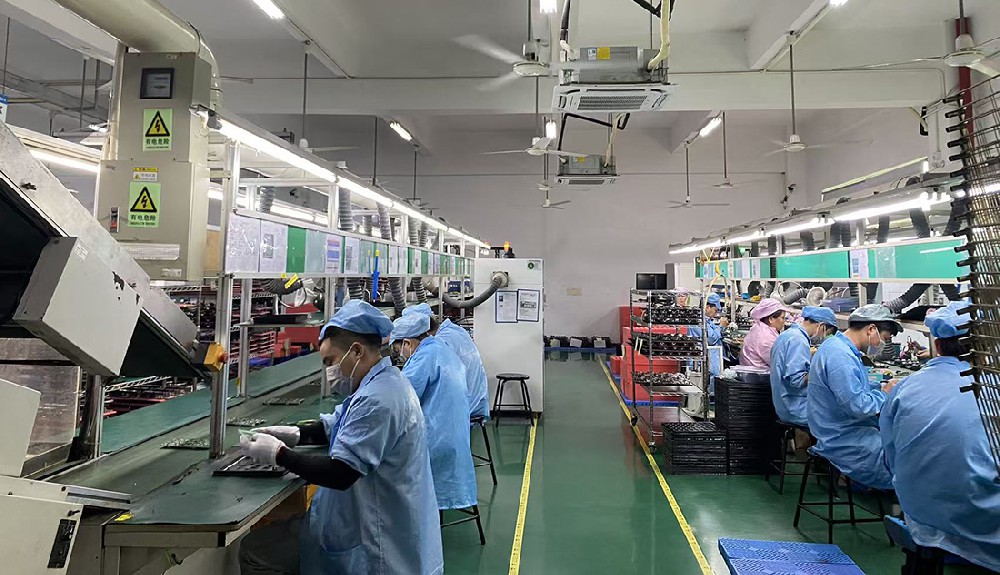 SMT貼片加工手工點膠和自動點膠的區(qū)別及PCBA加工品質(zhì)升級的關(guān)鍵抉擇？